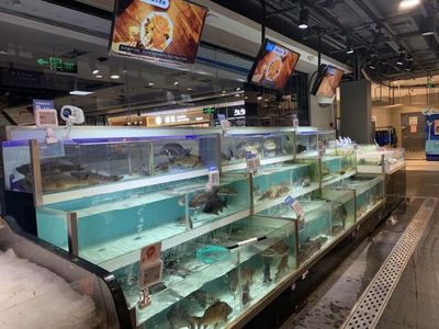 線下頻頻閉店，線上轉(zhuǎn)型“遇阻”，永輝超市賣場模式如何破局水產(chǎn)品零售？